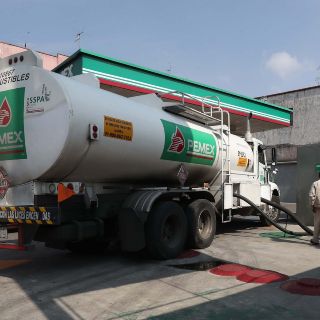 Localizan vacía una pipa de gasolina robada en Celaya