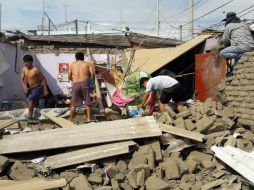 Los ocupantes de la casa afectada lograron salir antes de que ésta se derrumbara. TWITTER/@Agencia_Andina