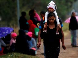 En los últimos días, al menos dos nuevas caravanas han partido desde Centroamérica; una de hondureños conformada por un millar de personas y otra de salvadoreños más pequeña, de unos cien migrantes. EFE / E. Biba