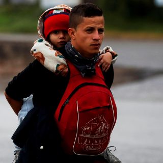 Caravana migrante llega a frontera México-Guatemala