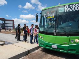 El programa subsidia dos pasajes diarios a personas de la tercera edad y personas con discapacidad, y otorga a estudiantes la cantidad necesaria par aun ciclo escolar. EL INFORMADOR/Archivo