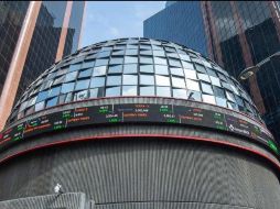 En el mercado accionario local se opera un volumen de 19.5 millones de títulos, por un importe económico de mil 789.006 millones de pesos. AFP / ARCHIVO