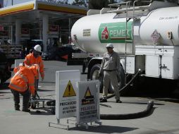 Según dice el mandatario estatal, el sábado en Jalisco se recibirá al menos el doble de la gasolina que ha estado llegando desde el inicio del operativo en el combate al huachicol. EL INFORMADOR / ARCHIVO