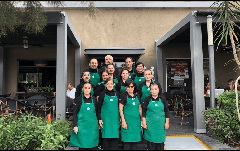 La nueva cafetería de Starbucks operada por adultos mayores en México está ubicada en el municipio de Zapopan. ESPECIAL