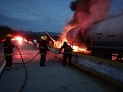 El conductor de la pipa iba acompañado por su esposa y dos hijos, todos resultaron ilesos. TWITTER/ @PC_Guerrero