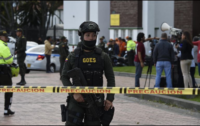 La explosión de un coche bomba ocurrió la mañana de este jueves en la Escuela de Policía General Santander, en Bogotá. AFP /J. Barreto