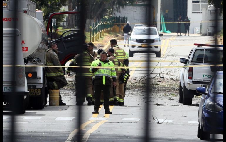 Un hombre ingresó con una camioneta gris Nissan Patrol cargada con 80 kilos de pentolita a la Escuela de Oficiales General Francisco de Paula Santander, en el sur de la capital colombiana.