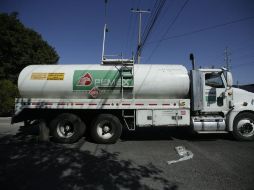 Andrés Manuel detalla que los nuevos operadores de las pipas recibirán sueldos justos, prestaciones sociales y contarán con la protección de los cuerpos de seguridad del Estado. EL INFORMADOR / ARCHIVO