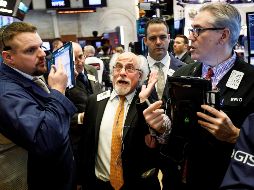 El selectivo S&P 500 progresó un 1.32% o 34.75 unidades hasta 2,670.71. EFE / J. Lane