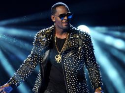 R. Kelly, que previamente desmintió las acusaciones de agresión sexual, no realizó comentarios sobre esta noticia. AP / ARCHIVO