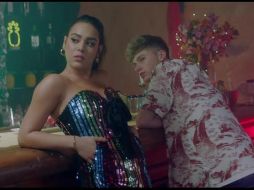 Danna Paola interpreta el tema junto al artista inglés Harvey Leigh. YOUTUBE