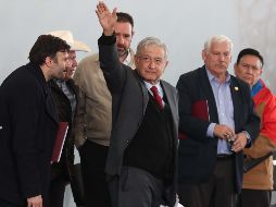 Andrés Manuel López Obrador durante la presentación del programa. Lo acompañan Alejandro Tello, gobernador del estado, y Víctor Villalobos, titular de la Sader. SUN/G. Ojeda