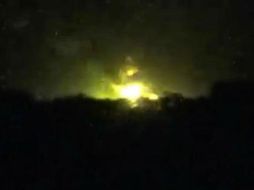 Informan que en aproximadamente cinco a seis horas se consumirá por completo el fuego, sin riesgo para la población. TWITTER/@SinEmbargoMX