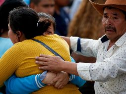 Las familias continúan a la expectativa de que concluyan los exámenes correspondientes y poder finalizar el trámite con el que se les entregarán los cuerpos. AP / C. Cruz