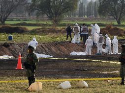 Elementos del Ejército intentaron controlar la situación, pero no pudieron porque llegaron 800 personas y algunos de los pobladores se tornaron agresivos. AFP/A. Estrella