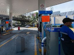 Pemex detalló que este domingo llegarán a la Entidad 45 mil barriles adicionales a los que se seguirán abasteciendo por auto-tanques de Manzanillo y Mazatlán. EFE / ARCHIVO