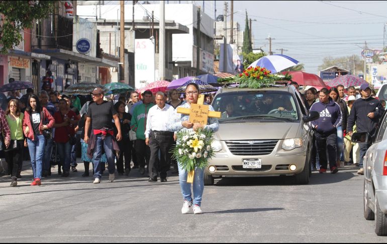Este domingo, familiares comenzaron a dar sepultura a los fallecidos por la explosión del ducto en Tlahuelilpan. NTX / G. Granados