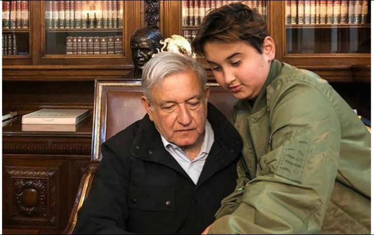 López Obrador publica una imagen junto a su hijo menor Jesús Ernesto. INSTAGRAM / lopezobrador