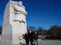 La visita de Trump al monumento no había sido enlistada en su agenda pública y duró menos de dos minutos. AP / E. Vucci