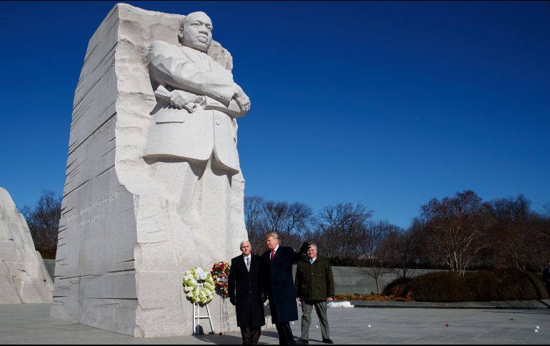La visita de Trump al monumento no había sido enlistada en su agenda pública y duró menos de dos minutos. AP / E. Vucci