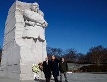 La visita de Trump al monumento no había sido enlistada en su agenda pública y duró menos de dos minutos. AP / E. Vucci
