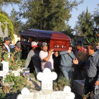 López Obrador presenta plan para comunidades por donde pasan ductos de Pemex