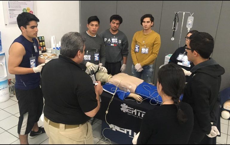 Alumnos del Tec de Monterrey reciben capacitación en Soporte Vital Cardiovascular Avanzado