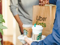 La entrega de los productos se hará a través del servicio de Uber Eats, que opera ya en numerosas ciudades del mundo. TWITTER / @Starbucksnews