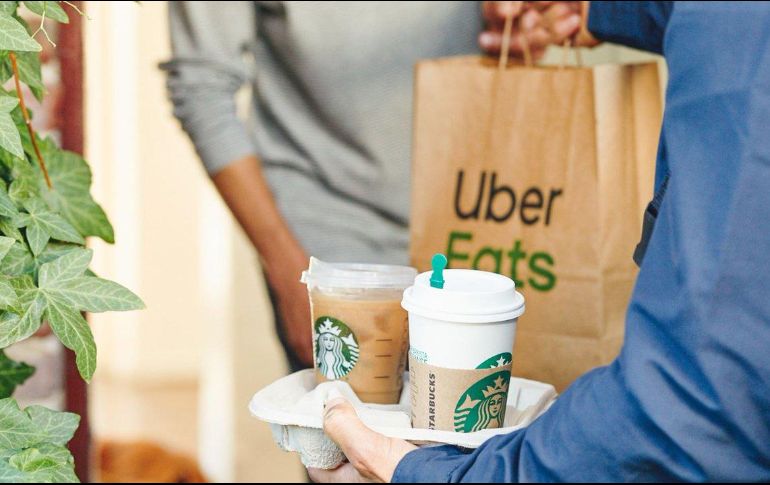 La entrega de los productos se hará a través del servicio de Uber Eats, que opera ya en numerosas ciudades del mundo. TWITTER / @Starbucksnews