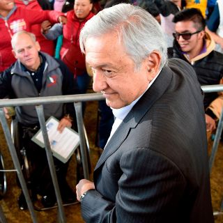 López Obrador advierte sobre el peligro de tomas clandestinas