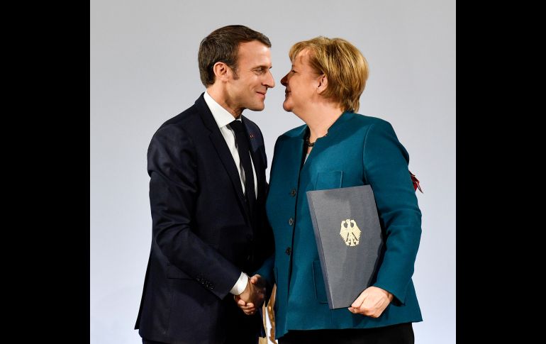 La canciller alemana Angela Merkel y el presidente francés Emmanuel Macron se ven tras firmar un nuevo tratado de amistad entres sus países en  Aachen, Alemania. AP/M. Meissner