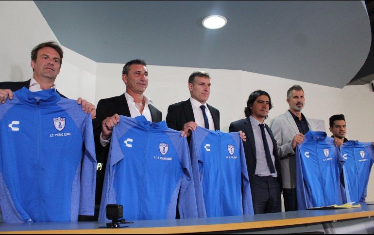 En el cuerpo técnico del ex futbolista destaca la presencia de Roberto Abbondanzzieri, ex portero de Boca Juniors. TWITTER / @Tuzos