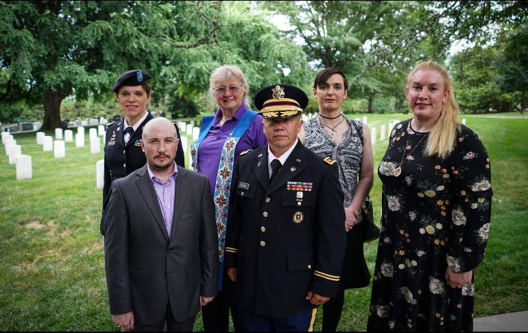 Militares transgénero en una ceremonia en el cementerio nacional de Arlington. AFP/M. Ngan