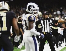 Los oficiales no marcaron una flagrante interferencia de pase a favor de los Saints, que cayeron ante los Rams. AFP / C. Graythen