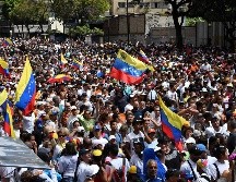 Multitudes de opositores y oficialistas marchan bajo tensión en Venezuela
