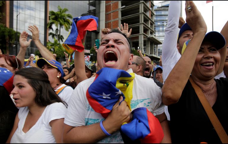 Países como Brasil, Colombia, Ecuador, Perú y Canadá han dado también su visto bueno a la toma de posesión del jefe del Parlamento venezolano.