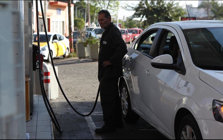 La gasolina Premium mantuvo un precio promedio sin ningún cambio de 20.60 pesos por litro, en tanto que la Magna tuvo una variación de 10 centavos, de 19.40 a 19.50 pesos. EL INFORMADOR/E. Barrera