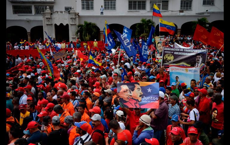 Simpatizantes de Maduro también salieron a expresarle su apoyo.