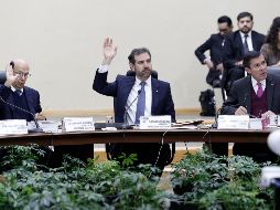 Lorenzo Cordova interviene durante la sesión extraordinaria urgente del INE. SUN/A. Salinas