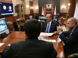 Fotografía de mayo de 2018 donde Recep Tayyip Erdogan y Nicolás Maduro sostienen una videoconferencia. AP/Archivo