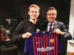 De Jong recibió la visita de Josep María Bartomeu, presidente del Barcelona. EFE