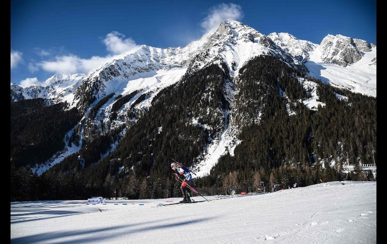 La checa Marketa Davidova compite para ganar la prueba de sprint de 7.5 kilómetros de la Copa Mundial de biatlón en Rasun Anterselva, Italia. AFP/M. Bertorello