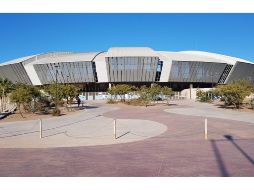 El techo ''está conformado por nueve gajos, de los cuales ocho son para rendirle honor a los ocho pueblos de la tribu (...) El noveno es para la afición y el equipo, que sería, el noveno pueblo''. EL INFORMADOR / D. Reos