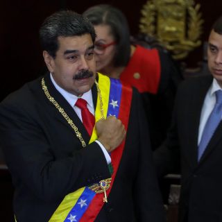 Maduro anuncia cierre de embajada y consulados en EU