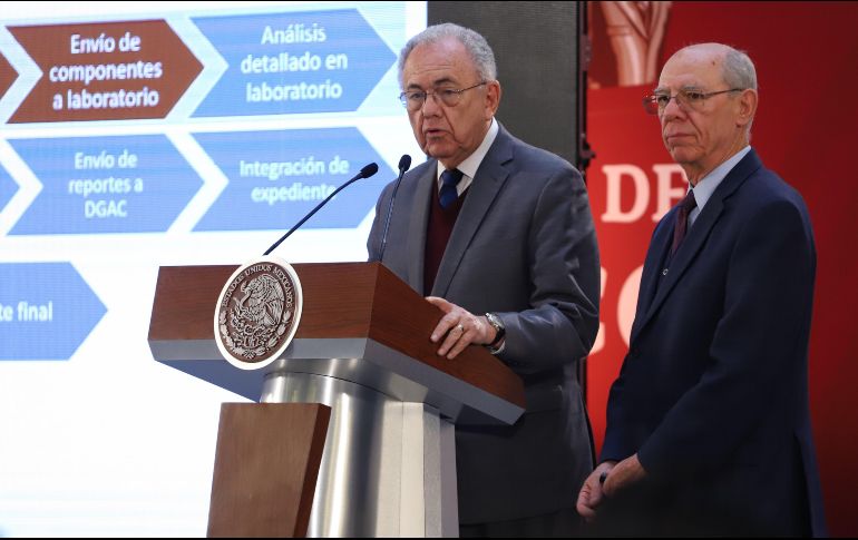 Durante conferencia de prensa en Palacio Nacional, Javier Jiménez Espriú, así como el sub secretario Carlos Morán Moguel, actualizaron información sobre el avionazo. SUN/B. Fregoso