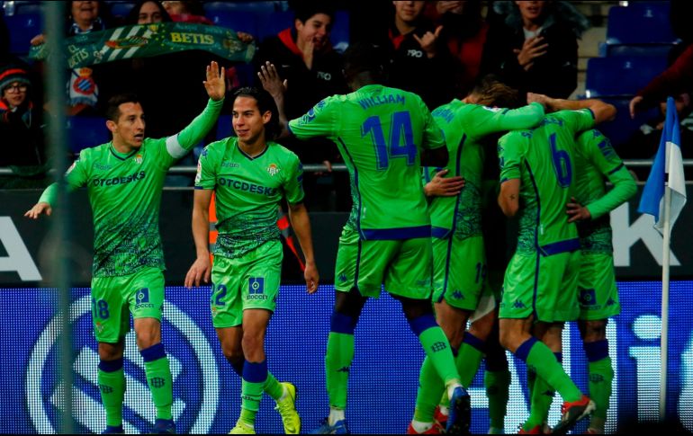 Lainez inició el contragolpe que culminó con el gol del Betis en el empate 1-1ante el Espanyol. AFP/P. Barrena