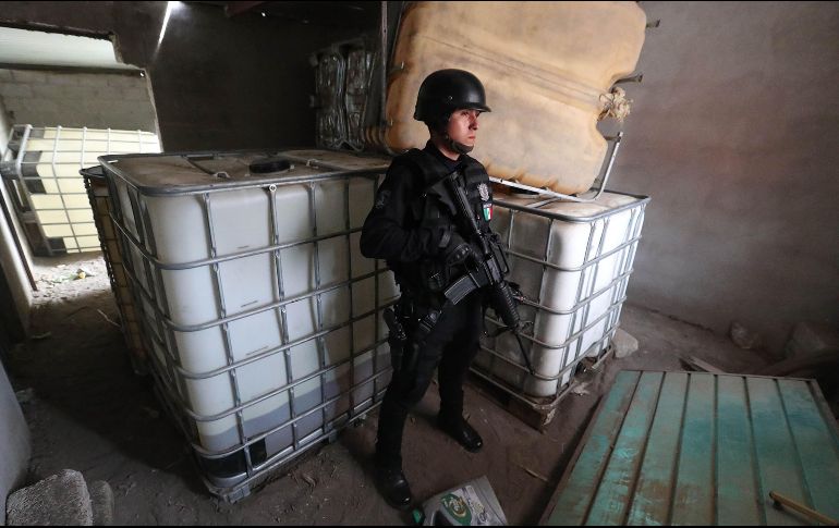 En la camioneta había tres contenedores y seis tambos plásticos. SUN/ARCHIVO