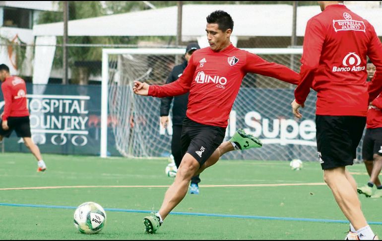 Osvaldo Martínez. El volante paraguayo comandará a los tapatíos cuando reciban a los poblanos. TWITTER / @atlasfc
