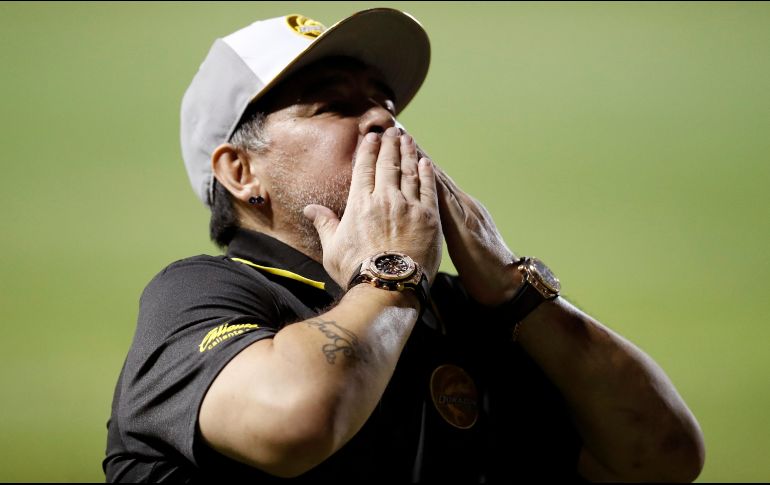 ''El Diez'' aseguró que tiene cuentas pendientes con la afición del club. ''Vamos por todo, porque hemos creado un equipo para ascender y eso es lo que queremos''. AP / ARCHIVO