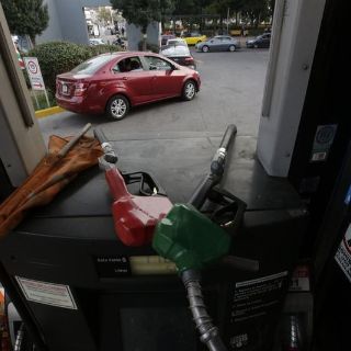 Fox evitó que se marcara gasolina para combatir robo, dice López Obrador